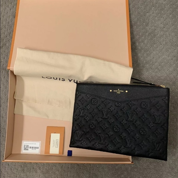 ❌SOLD❌Louis Vuitton Daily Pouch Empreinte Black - Picture 2 of 11